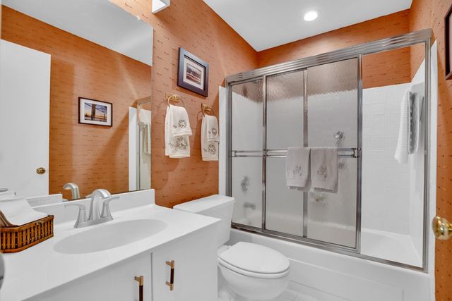 5020 Harmony Circle 201, Vero Beach, FL 32967