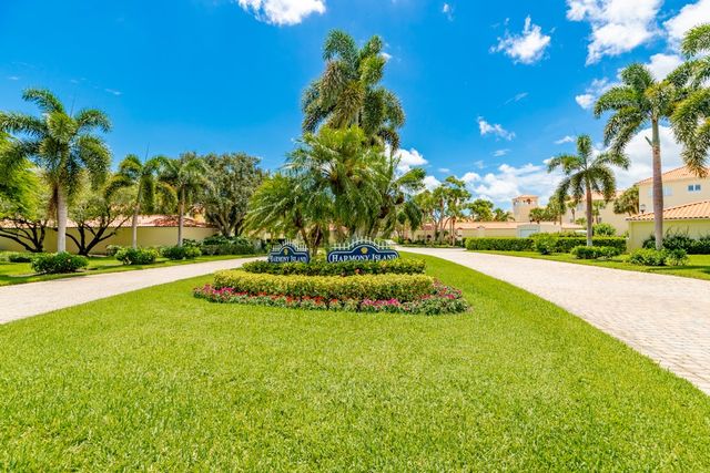 5020 Harmony Circle 201, Vero Beach, FL 32967