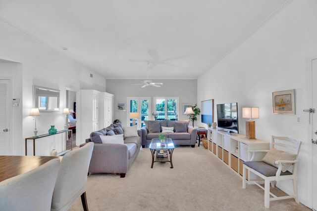 5020 Harmony Circle 201, Vero Beach, FL 32967