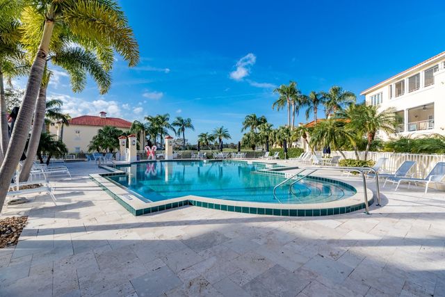 5020 Harmony Circle 201, Vero Beach, FL 32967