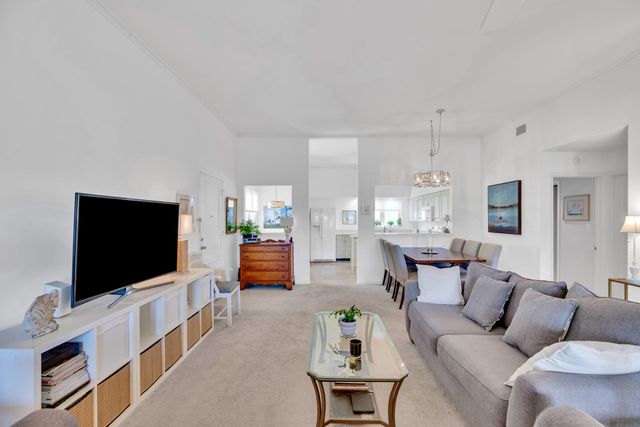 5020 Harmony Circle 201, Vero Beach, FL 32967