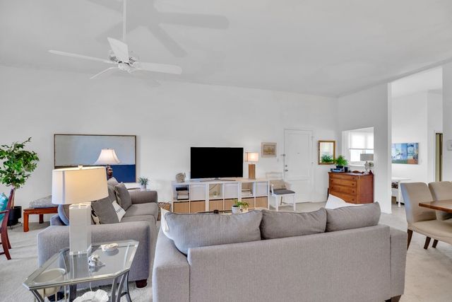 5020 Harmony Circle 201, Vero Beach, FL 32967