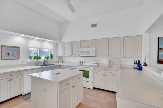 5020 Harmony Circle 201, Vero Beach, FL 32967