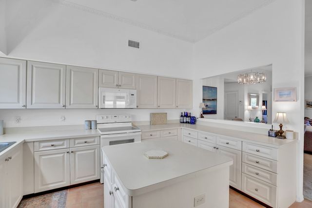 5020 Harmony Circle 201, Vero Beach, FL 32967