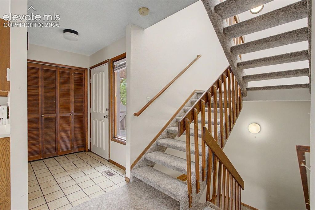 869 Pebblewood Drive, Colorado Springs, CO 80919 — photo 2