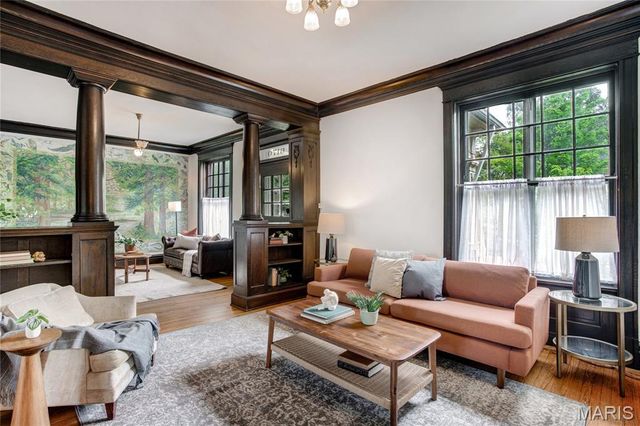 6170 McPherson Avenue, St Louis, MO 63112