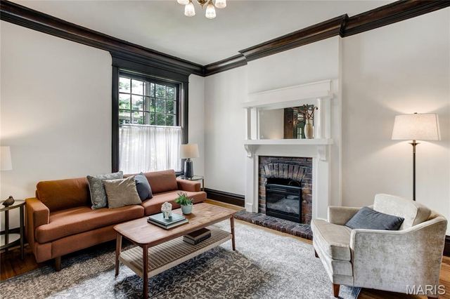 6170 McPherson Avenue, St Louis, MO 63112