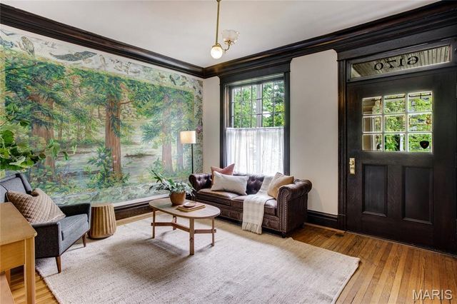 6170 McPherson Avenue, St Louis, MO 63112