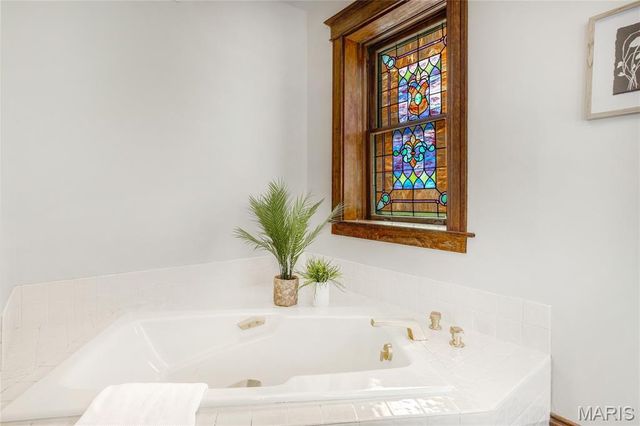 6170 McPherson Avenue, St Louis, MO 63112