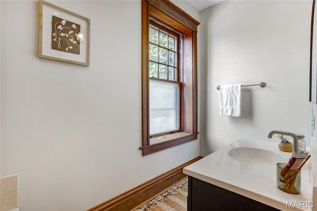 6170 McPherson Avenue, St Louis, MO 63112