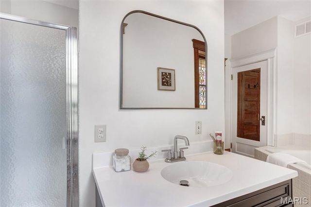 6170 McPherson Avenue, St Louis, MO 63112