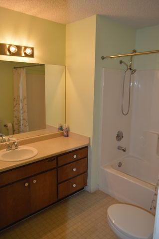 319 Secret Valley Dr, Kerrville, TX 78028