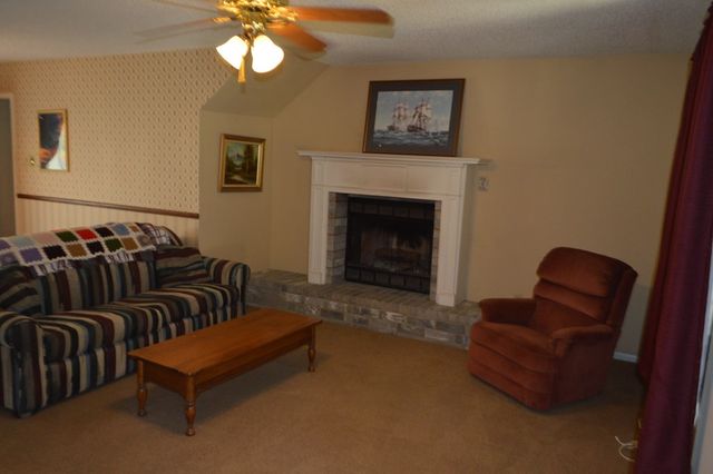 319 Secret Valley Dr, Kerrville, TX 78028