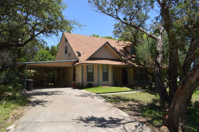 319 Secret Valley Dr, Kerrville, TX 78028