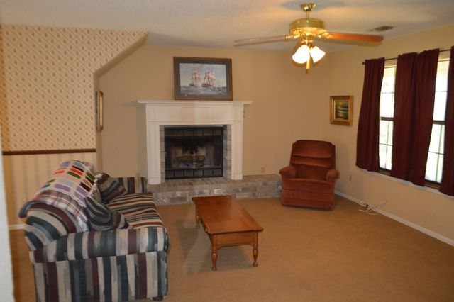 319 Secret Valley Dr, Kerrville, TX 78028