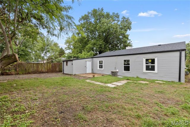 10 Belmont Drive, St Peters, MO 63376