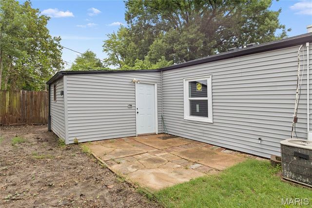 10 Belmont Drive, St Peters, MO 63376