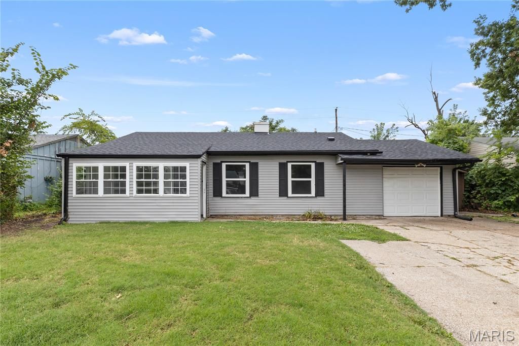 10 Belmont Drive, St Peters, MO 63376