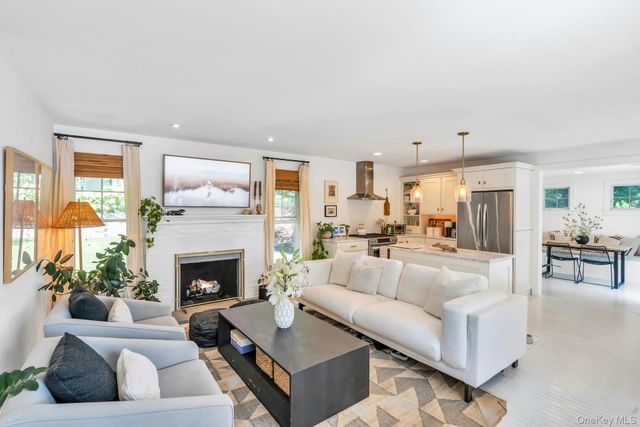 2705 W Creek Avenue, Cutchogue, NY 11935