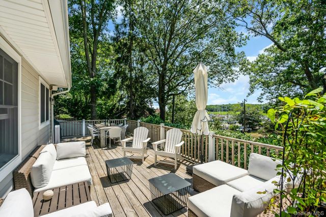 2705 W Creek Avenue, Cutchogue, NY 11935