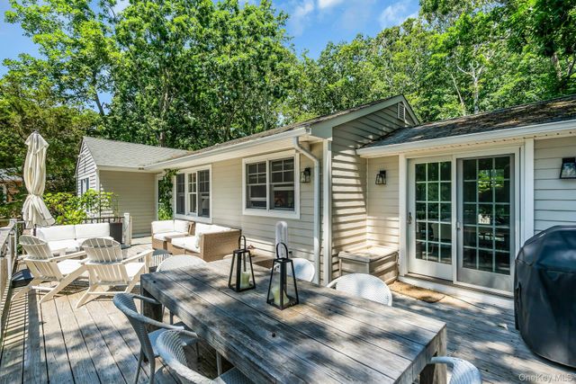 2705 W Creek Avenue, Cutchogue, NY 11935