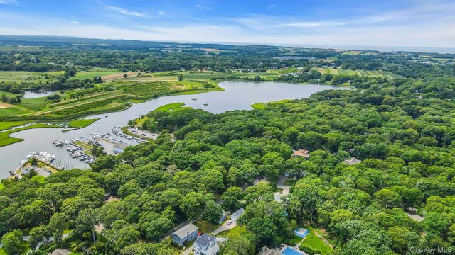 2705 W Creek Avenue, Cutchogue, NY 11935