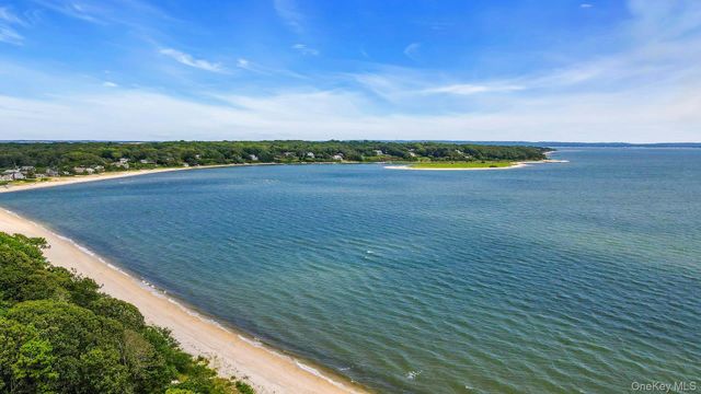 2705 W Creek Avenue, Cutchogue, NY 11935