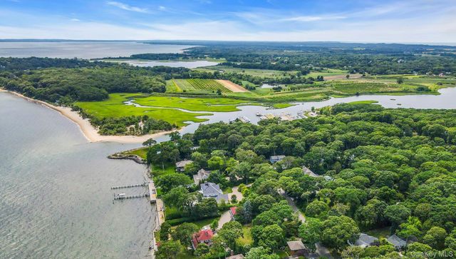 2705 W Creek Avenue, Cutchogue, NY 11935