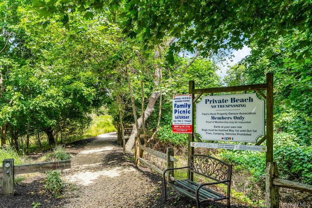 2705 W Creek Avenue, Cutchogue, NY 11935