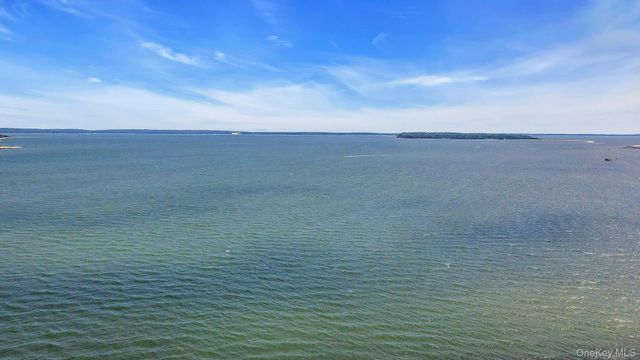 2705 W Creek Avenue, Cutchogue, NY 11935