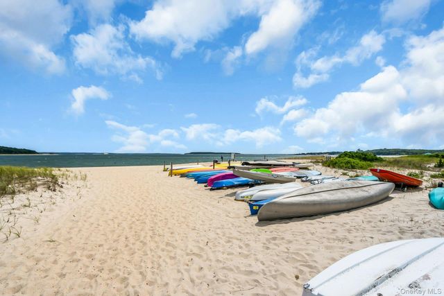 2705 W Creek Avenue, Cutchogue, NY 11935