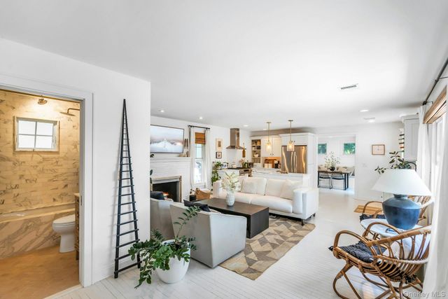 2705 W Creek Avenue, Cutchogue, NY 11935
