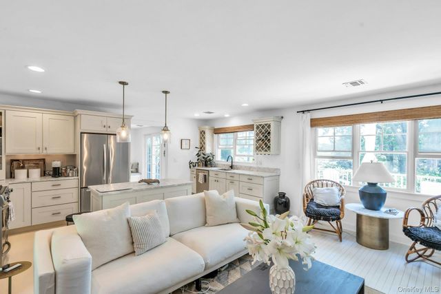 2705 W Creek Avenue, Cutchogue, NY 11935
