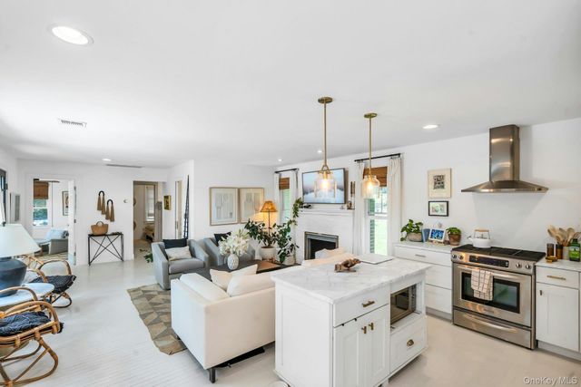 2705 W Creek Avenue, Cutchogue, NY 11935