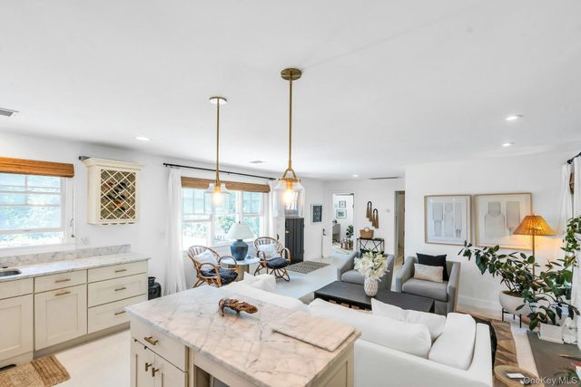 2705 W Creek Avenue, Cutchogue, NY 11935