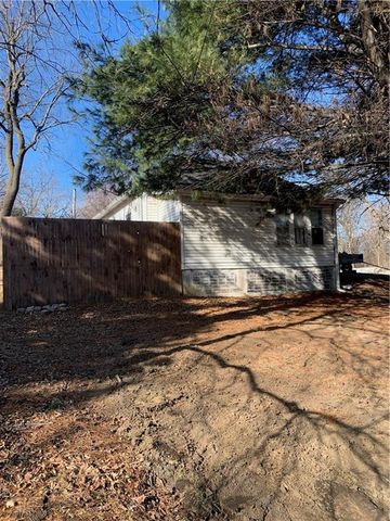 4502 Orchard Road, St Joseph, MO 64506