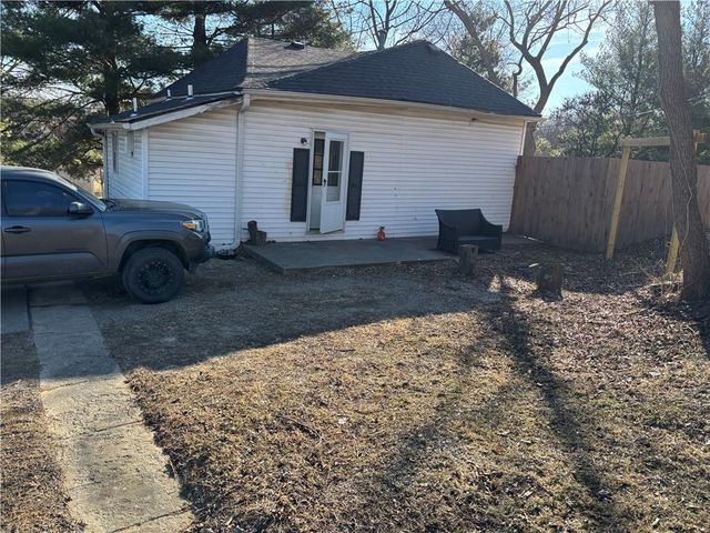 4502 Orchard Road, St Joseph, MO 64506