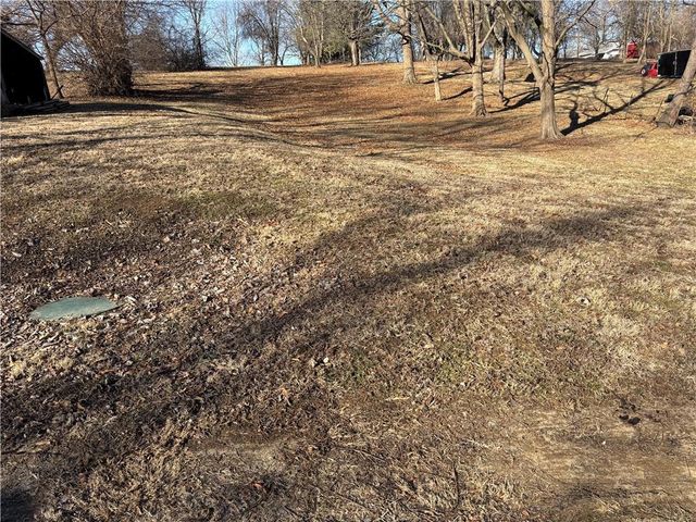 4502 Orchard Road, St Joseph, MO 64506