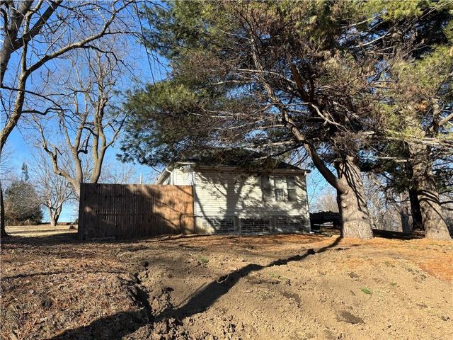 4502 Orchard Road, St Joseph, MO 64506