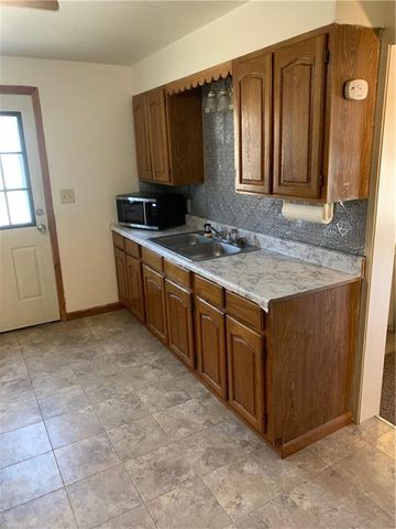 4502 Orchard Road, St Joseph, MO 64506