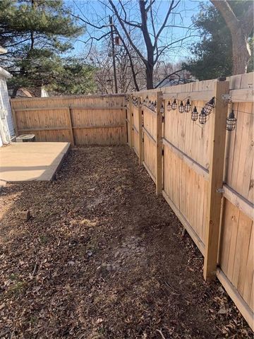 4502 Orchard Road, St Joseph, MO 64506