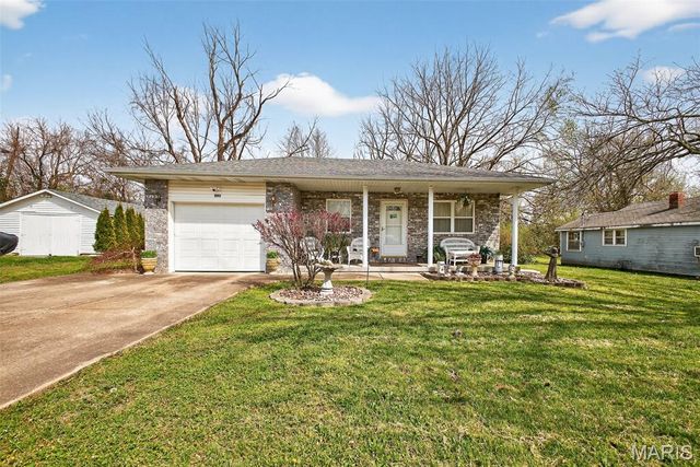 592 Center Avenue, Lebanon, MO 65536