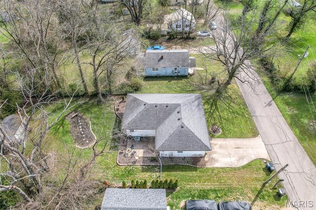 592 Center Avenue, Lebanon, MO 65536