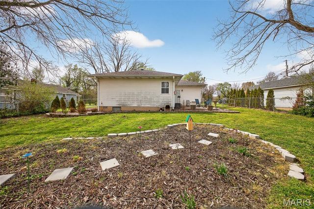 592 Center Avenue, Lebanon, MO 65536