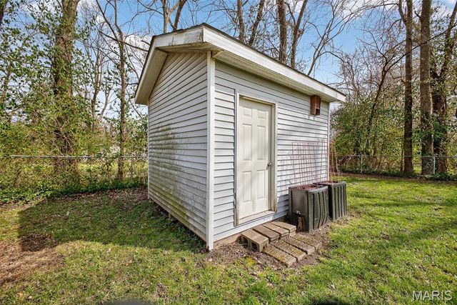 592 Center Avenue, Lebanon, MO 65536