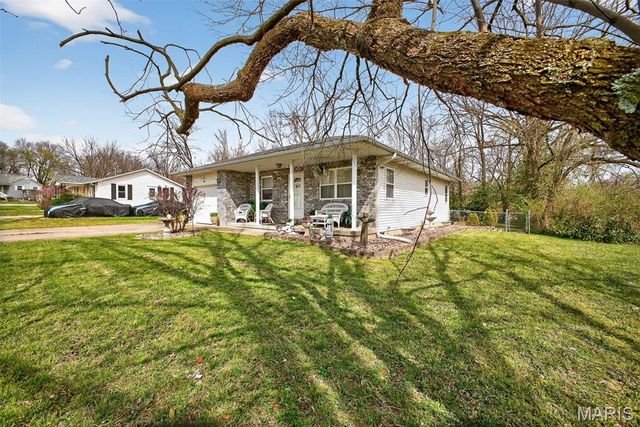 592 Center Avenue, Lebanon, MO 65536