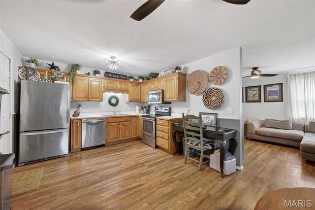 592 Center Avenue, Lebanon, MO 65536