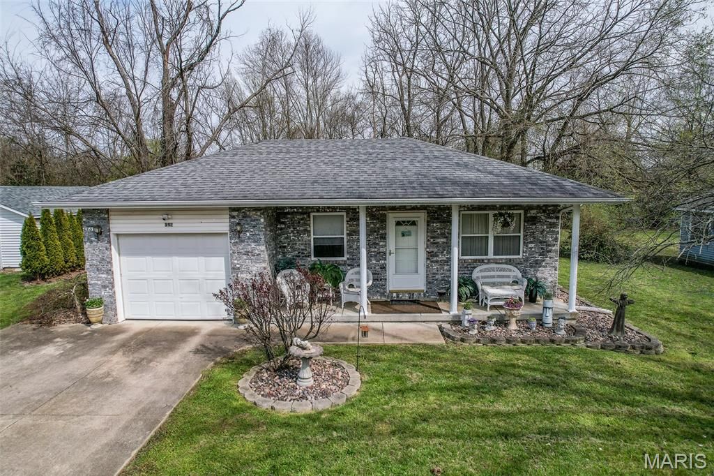 592 Center Avenue, Lebanon, MO 65536