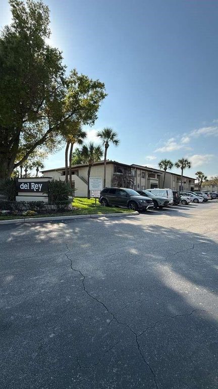 Image 20 of property listing at 6128 CURRY FORD 156, Orlando, FL 32822