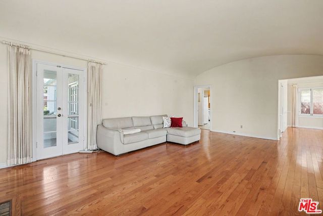 930 S Ridgeley Drive, Los Angeles, CA 90036